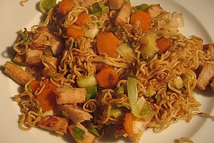 Gebratenes Hühnchen mit Mie-Nudeln 11