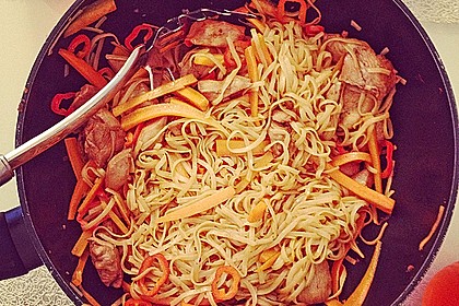 Gebratenes Hühnchen mit Mie-Nudeln 43