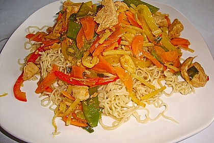 Gebratenes Hühnchen mit Mie-Nudeln 14