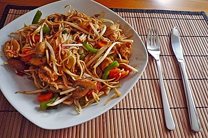 Gebratenes Hühnchen mit Mie-Nudeln 2