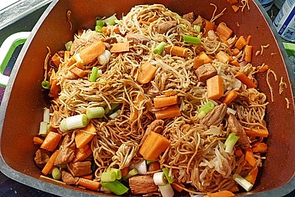 Gebratenes Hühnchen mit Mie-Nudeln 6