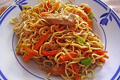 Gebratenes Hühnchen mit Mie-Nudeln 29