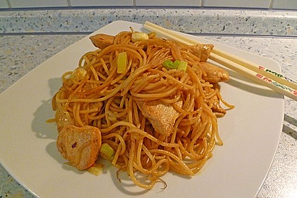Gebratenes Hühnchen mit Mie-Nudeln 8