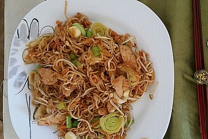 Gebratenes Hühnchen mit Mie-Nudeln 40
