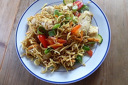Gebratenes Hühnchen mit Mie-Nudeln 5