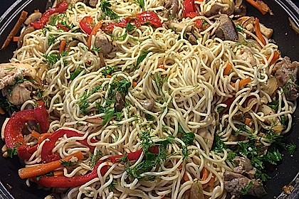 Gebratenes Hühnchen mit Mie-Nudeln 15