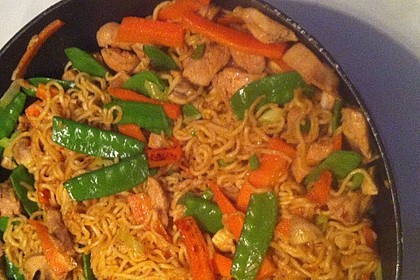 Gebratenes Hühnchen mit Mie-Nudeln 39