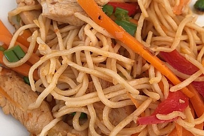 Gebratenes Hühnchen mit Mie-Nudeln 20