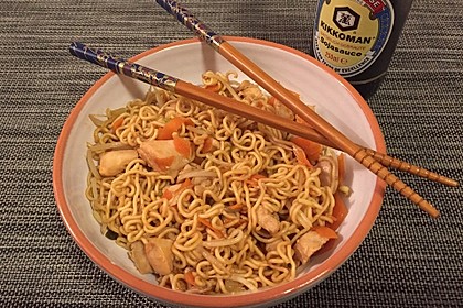 Gebratenes Hühnchen mit Mie-Nudeln 3