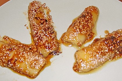 Gebackene Banane mit Honig und Sesam