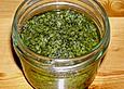 Pesto mit Basilikum, Minze und Orange