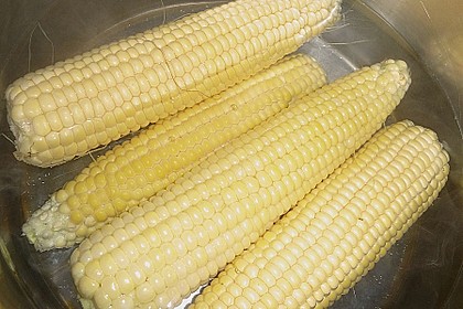 Maiskolben mit Butter 23