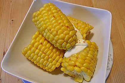 Maiskolben mit Butter 8