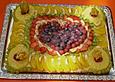 Obstkuchen mit gef&uuml;lltem Biskuit und Pudding