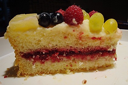 Obstkuchen mit gef&uuml;lltem Biskuit und Pudding 3