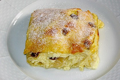 Topfenrahmstrudel mit Sahneguss