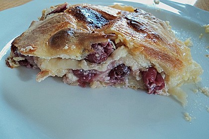 Topfenrahmstrudel mit Sahneguss 9