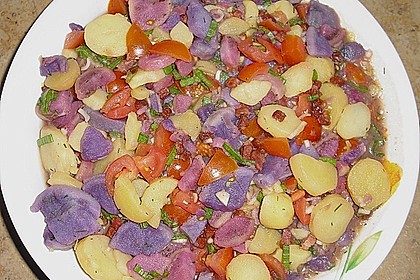 Bunter Kartoffelsalat mit Schinkenw&uuml;rfeln