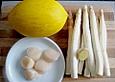 Jakobsmuscheln auf Spargel und Honigmelone mit einer fruchtigen Ingwersauce