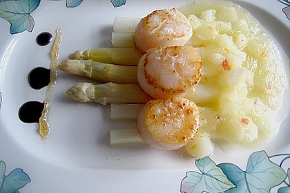 Jakobsmuscheln auf Spargel und Honigmelone mit einer fruchtigen Ingwersauce 1