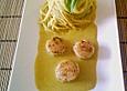 Spaghetti mit Currysauce und gegrillten Jakobsmuscheln