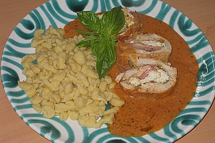 Gef&uuml;llte H&auml;hnchenr&ouml;llchen mit Pesto, Feta und Schinken  &agrave; la Toscana 1