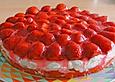 Erdbeerkuchen auf R&uuml;hrteigboden