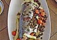 Wildlachs auf Pistazien und Pinienkernen