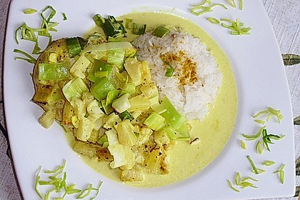 Zarte Hähnchenbrust auf dem Lauchbett in fruchtiger Ananas - Currysoße 1