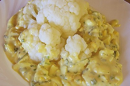 Karfiol mit Eier - Kr&auml;uter - Sauce