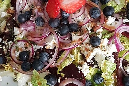 Blattsalat mit Roter Bete und Schafskäse 11