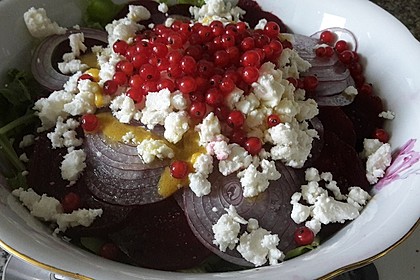 Blattsalat mit Roter Bete und Schafskäse 18