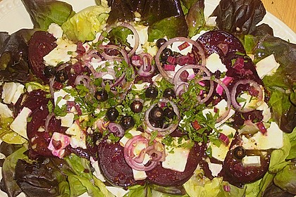Blattsalat mit Roter Bete und Schafskäse 13