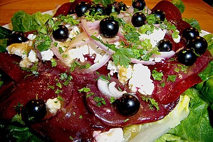 Blattsalat mit Roter Bete und Schafskäse 14