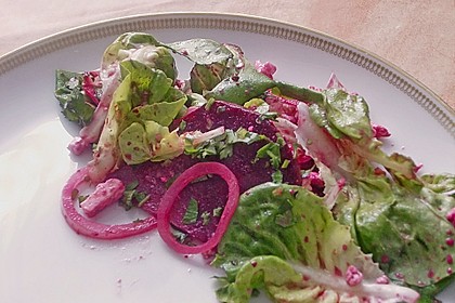 Blattsalat mit Roter Bete und Schafskäse 20