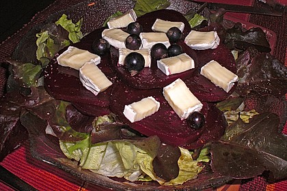 Blattsalat mit Roter Bete und Schafskäse 19
