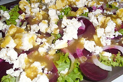 Blattsalat mit Roter Bete und Schafskäse 21