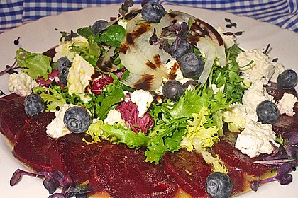 Blattsalat mit Roter Bete und Schafskäse 4