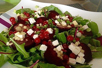 Blattsalat mit Roter Bete und Schafskäse 7
