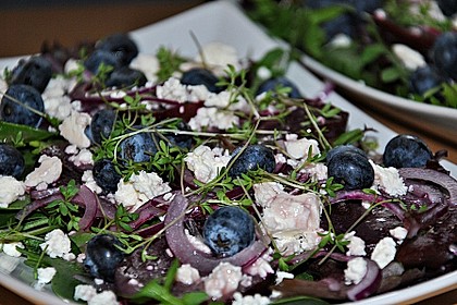 Blattsalat mit Roter Bete und Schafskäse 2