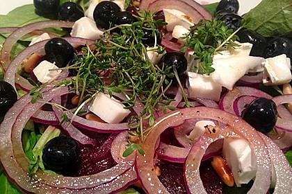 Blattsalat mit Roter Bete und Schafskäse 9