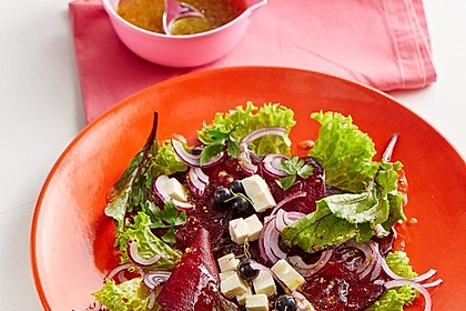 Blattsalat mit Roter Bete und Schafskäse 8