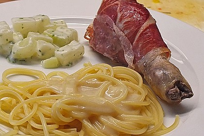 Hähnchenkeulen in Weißwein mit Serranoschinken und Salbei 3