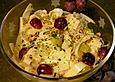 K&auml;sesalat mit Trauben und N&uuml;ssen