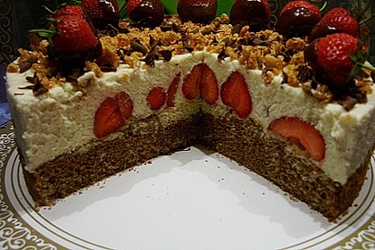 Marzipanmoussetorte mit Erdbeeren 1