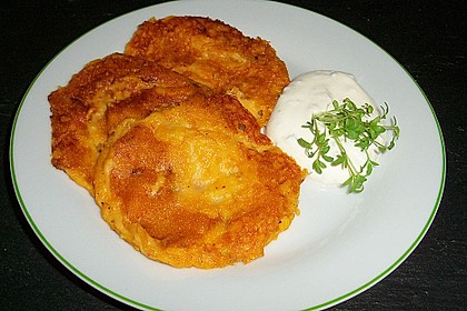 S&uuml;&szlig;kartoffelpuffer aus gekochten Bataten