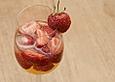 Spritzige Erdbeerbowle