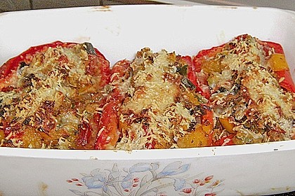 Mit Ratatouille gefüllte und überbackene Paprika 13