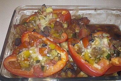 Mit Ratatouille gefüllte und überbackene Paprika 21