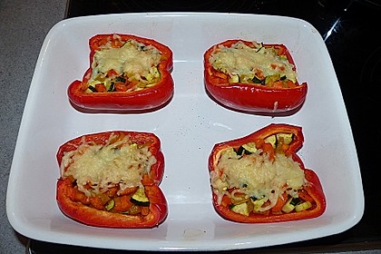 Mit Ratatouille gefüllte und überbackene Paprika 17